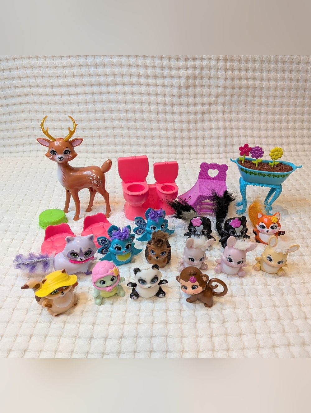 Enchantimals Pets Figurines & Accessories Lot Of 21 Animals Furniture Garden